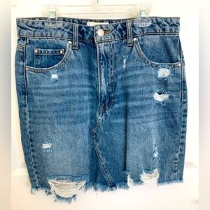 Cute jean skirt great condition, size medium